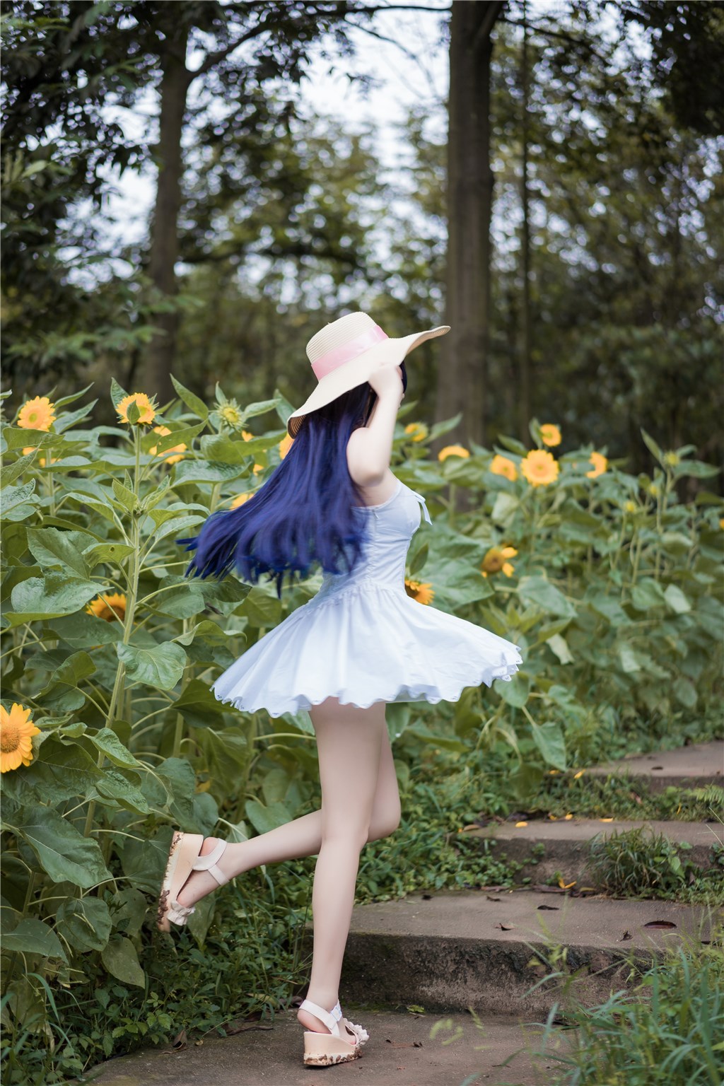 黑料网app情感专栏:记录明星私会时低语间那抹撩人眼神与悄然触碰的浪漫细节